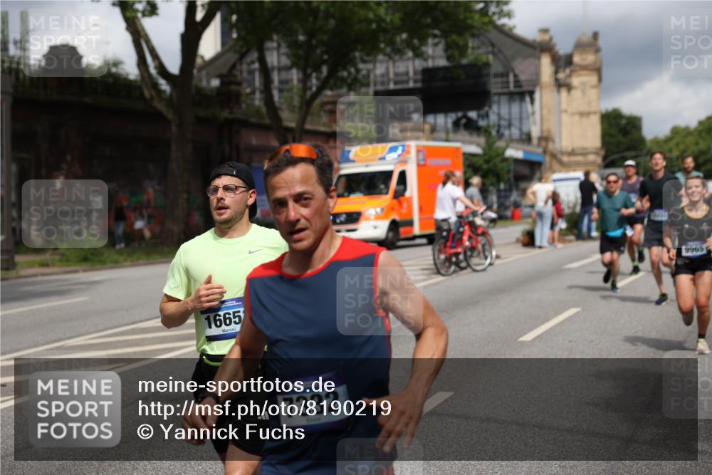 29.06.2025 - hella hamburg halbmarathon Yannick Fuchs http://msf.ph/oto/8190219 29.06.2025 10:43:53 20KM 2013, 2516, 2878, 2937, 3414, 3543, 3562, 3692, 4017, 4832, 5447, 5978, 6115, 6282, 7100, 7332, 7657, 8437, 8454, 8813, 9200, 9491, 9551, 9597, 9619, 9723, 9924, 9965, 10189, 11339, 11819, 11975, 12035, 12203, 12271, 12670, 13159, 13225, 13690, 13976, 14526, 14794, 14838, 15519, 15620, 15966, 16403, 16653, 16731, 16738, 16843, 16877, 16891, 17001, 17753, 17908, 18058, 18350, 18926, 18960, 19109 meine-sportfotos.de
