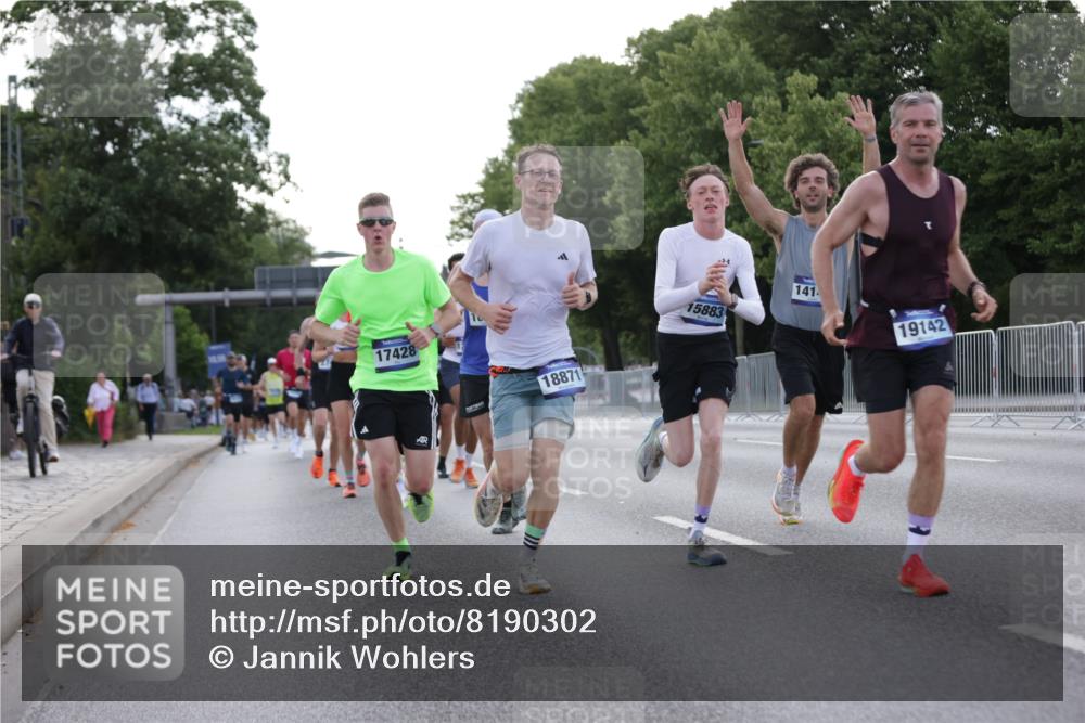 29.06.2025 - hella hamburg halbmarathon Jannik Wohlers http://msf.ph/oto/8190302 29.06.2025 09:44:41 Lombardsbrücke 1827, 2746, 3201, 5269, 5367, 6619, 6781, 10156, 10486, 10848, 11169, 12595, 12900, 13838, 14140, 14164, 14289, 15883, 16377, 16508, 16713, 16818, 17428, 17488, 18737, 18837, 18871, 18874, 19142 meine-sportfotos.de
