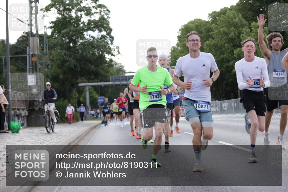 29.06.2025 - hella hamburg halbmarathon Jannik Wohlers http://msf.ph/oto/8190311 29.06.2025 09:44:41 Lombardsbrücke 1827, 2746, 3201, 5269, 5367, 6619, 6781, 10156, 10486, 10848, 11169, 12595, 12900, 13838, 14140, 14164, 14289, 15883, 16377, 16508, 16713, 16818, 17428, 17488, 18737, 18837, 18871, 18874, 19142 meine-sportfotos.de