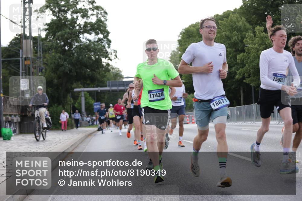 29.06.2025 - hella hamburg halbmarathon Jannik Wohlers http://msf.ph/oto/8190349 29.06.2025 09:44:42 Lombardsbrücke 1827, 2746, 3201, 5269, 5367, 6619, 6781, 10486, 10848, 11169, 12595, 12900, 13838, 14140, 14164, 14289, 15883, 16377, 16508, 16713, 16818, 17428, 17488, 18737, 18837, 18871, 18874, 19142 meine-sportfotos.de