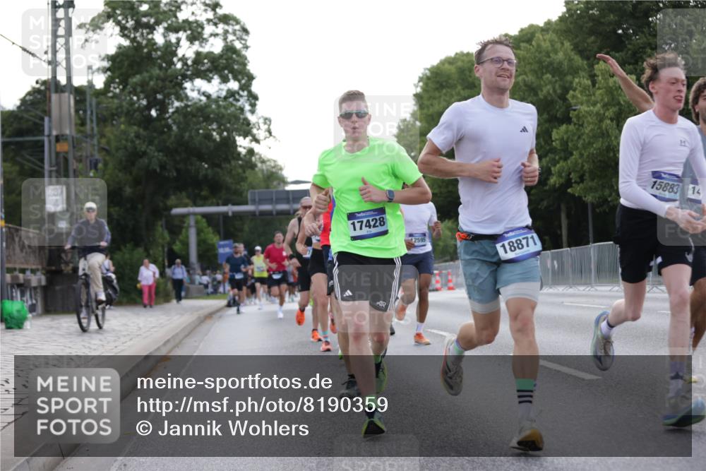 29.06.2025 - hella hamburg halbmarathon Jannik Wohlers http://msf.ph/oto/8190359 29.06.2025 09:44:42 Lombardsbrücke 1827, 2746, 3201, 5269, 5367, 6619, 6781, 10486, 10848, 11169, 12595, 12900, 13838, 14140, 14164, 14289, 15883, 16377, 16508, 16713, 16818, 17428, 17488, 18737, 18837, 18871, 18874, 19142 meine-sportfotos.de