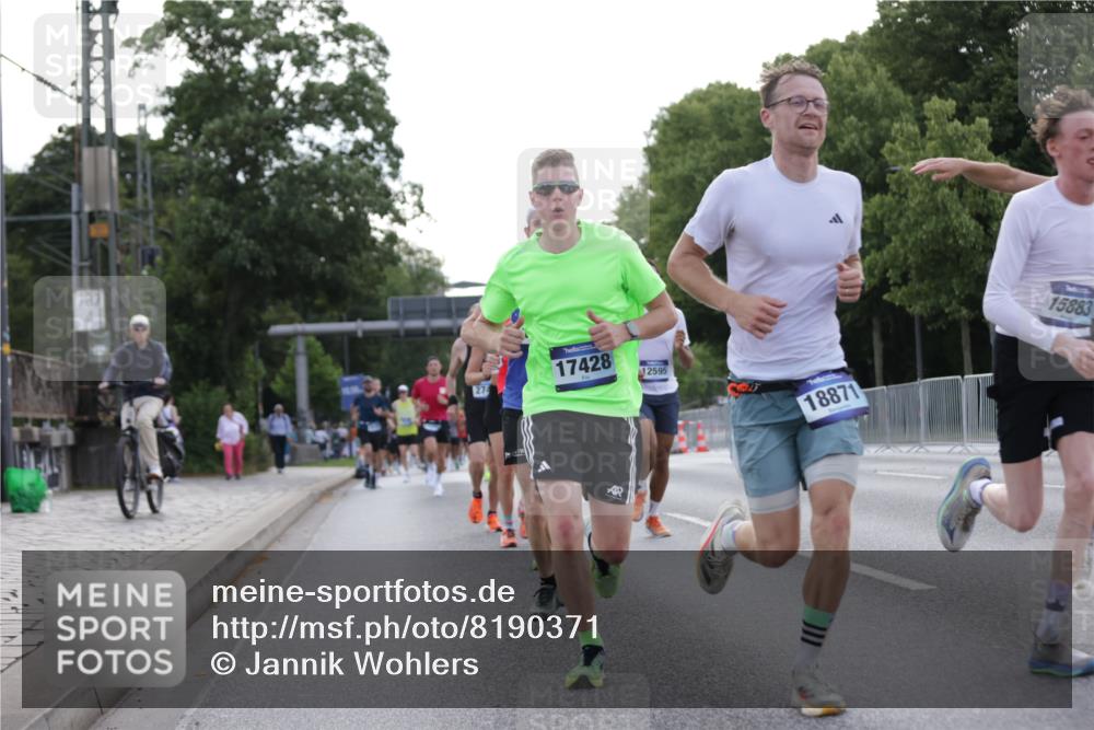 29.06.2025 - hella hamburg halbmarathon Jannik Wohlers http://msf.ph/oto/8190371 29.06.2025 09:44:42 Lombardsbrücke 1827, 2746, 3201, 5269, 5367, 6619, 6781, 10486, 10848, 11169, 12595, 12900, 13838, 14140, 14164, 14289, 15883, 16377, 16508, 16713, 16818, 17428, 17488, 18737, 18837, 18871, 18874, 19142 meine-sportfotos.de