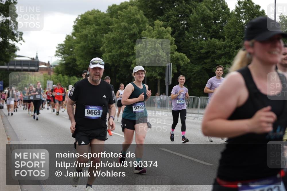 29.06.2025 - hella hamburg halbmarathon Jannik Wohlers http://msf.ph/oto/8190374 29.06.2025 11:12:50 Lombardsbrücke 1848, 2247, 2857, 3045, 3047, 3331, 3582, 3583, 3862, 4675, 4688, 5078, 5130, 5330, 5335, 5441, 6398, 7568, 7574, 7719, 7806, 8510, 8634, 8785, 8836, 8874, 9263, 9334, 9399, 9669, 9909, 10681, 11289, 11503, 12225, 14954, 14998, 15335, 15667, 15670, 15711, 15814, 16610, 17235, 18608, 19123 meine-sportfotos.de