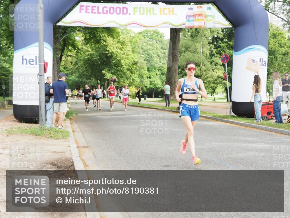 29.06.2025 - hella hamburg halbmarathon MichiJ http://msf.ph/oto/8190381 29.06.2025 10:19:37 Zwischen KM18-KM19 3189, 5308, 7186, 10173, 16713 meine-sportfotos.de