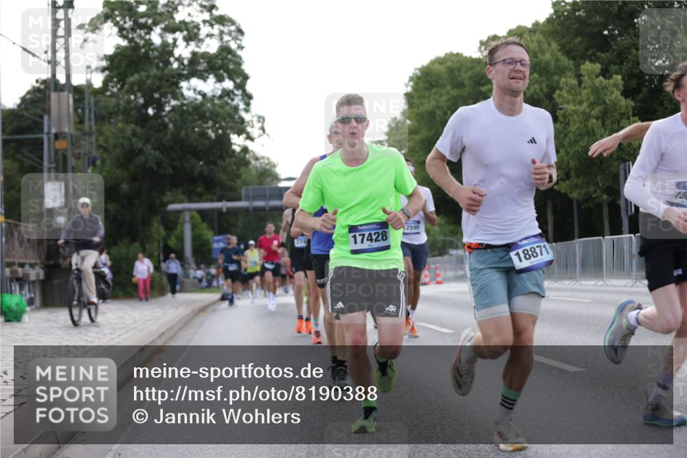 29.06.2025 - hella hamburg halbmarathon Jannik Wohlers http://msf.ph/oto/8190388 29.06.2025 09:44:42 Lombardsbrücke 1827, 2746, 3201, 5269, 5367, 6619, 6781, 10486, 10848, 11169, 12595, 12900, 13838, 14140, 14164, 14289, 15883, 16377, 16508, 16713, 16818, 17428, 17488, 18737, 18837, 18871, 18874, 19142 meine-sportfotos.de