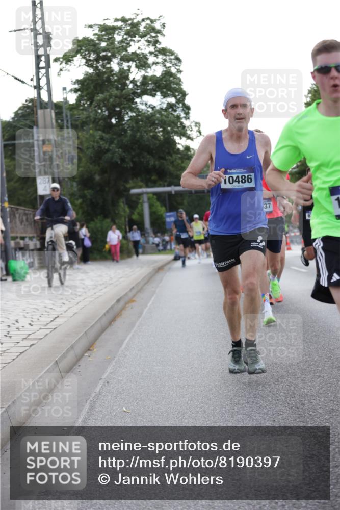 29.06.2025 - hella hamburg halbmarathon Jannik Wohlers http://msf.ph/oto/8190397 29.06.2025 09:44:42 Lombardsbrücke 1827, 2746, 3201, 5269, 5367, 6619, 6781, 10486, 10848, 11169, 12595, 12900, 13838, 14140, 14164, 14289, 15883, 16377, 16508, 16713, 16818, 17428, 17488, 18737, 18837, 18871, 18874, 19142 meine-sportfotos.de