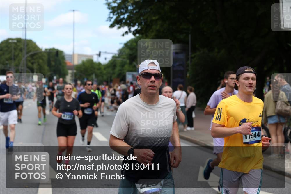 29.06.2025 - hella hamburg halbmarathon Yannick Fuchs http://msf.ph/oto/8190411 29.06.2025 11:21:51 20KM 1836, 2294, 2489, 2703, 3424, 3707, 3728, 3822, 4164, 4597, 4924, 5625, 6307, 6578, 6620, 6724, 7013, 7228, 7295, 8538, 8738, 9078, 9598, 9603, 10013, 10240, 10354, 10435, 10907, 11269, 11859, 12216, 12319, 12663, 12710, 13418, 14118, 14216, 14347, 14770, 15024, 15471, 15660, 16251, 16381, 16886, 17103, 17224, 17513, 17944 meine-sportfotos.de