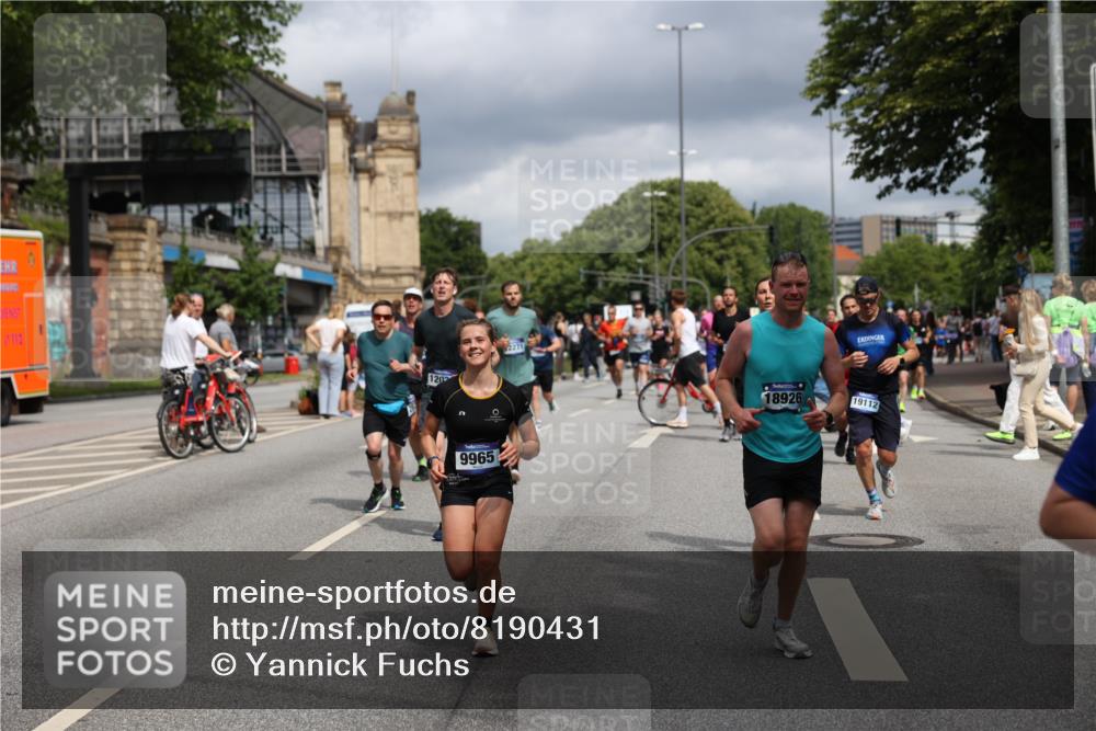 29.06.2025 - hella hamburg halbmarathon Yannick Fuchs http://msf.ph/oto/8190431 29.06.2025 10:43:54 20KM 2516, 2878, 2937, 3414, 3543, 3562, 3692, 4832, 5447, 5978, 6115, 6125, 6282, 7100, 7332, 7657, 8437, 8454, 8813, 8921, 9200, 9491, 9551, 9597, 9723, 9924, 9965, 10189, 11339, 11819, 11975, 12035, 12203, 12271, 12670, 13159, 13225, 13690, 13976, 14526, 14794, 14838, 15519, 15620, 15966, 16403, 16653, 16738, 16843, 16877, 16891, 17001, 17753, 17908, 18058, 18350, 18926, 18960, 19109 meine-sportfotos.de