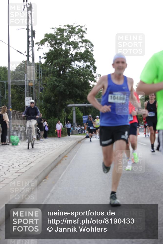 29.06.2025 - hella hamburg halbmarathon Jannik Wohlers http://msf.ph/oto/8190433 29.06.2025 09:44:43 Lombardsbrücke 1827, 2746, 3201, 5269, 6619, 6781, 10486, 10848, 11169, 12049, 12595, 12900, 13838, 14140, 14164, 14289, 15883, 16157, 16508, 16713, 16818, 17428, 17488, 18737, 18837, 18871, 18874, 19142 meine-sportfotos.de