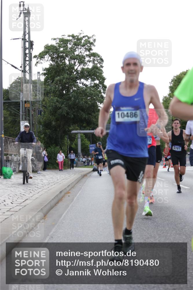 29.06.2025 - hella hamburg halbmarathon Jannik Wohlers http://msf.ph/oto/8190480 29.06.2025 09:44:43 Lombardsbrücke 1827, 2746, 3201, 5269, 6619, 6781, 10486, 10848, 11169, 12049, 12595, 12900, 13838, 14140, 14164, 14289, 15883, 16157, 16508, 16713, 16818, 17428, 17488, 18737, 18837, 18871, 18874, 19142 meine-sportfotos.de