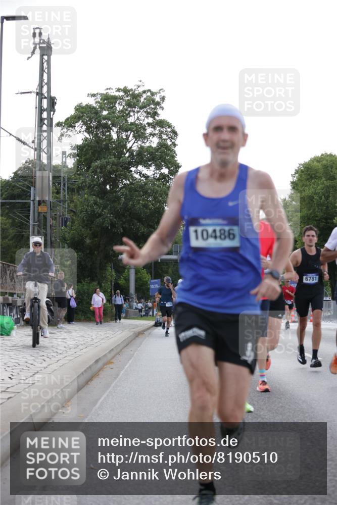 29.06.2025 - hella hamburg halbmarathon Jannik Wohlers http://msf.ph/oto/8190510 29.06.2025 09:44:43 Lombardsbrücke 1827, 2746, 3201, 5269, 6619, 6781, 10486, 10848, 11169, 12049, 12595, 12900, 13838, 14140, 14164, 14289, 15883, 16157, 16508, 16713, 16818, 17428, 17488, 18737, 18837, 18871, 18874, 19142 meine-sportfotos.de
