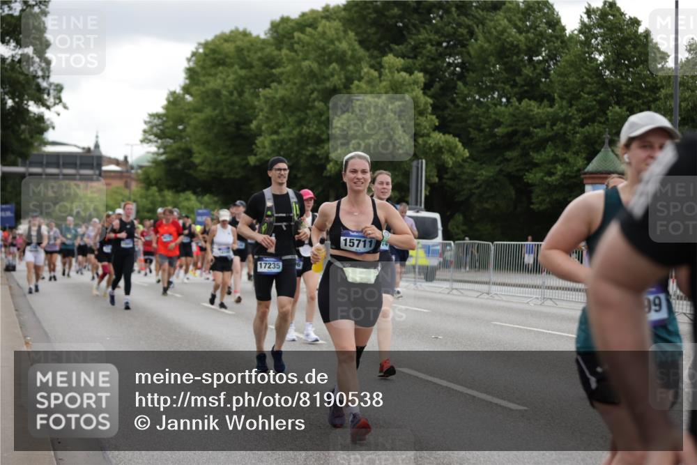29.06.2025 - hella hamburg halbmarathon Jannik Wohlers http://msf.ph/oto/8190538 29.06.2025 11:12:52 Lombardsbrücke 1848, 2247, 3045, 3047, 3331, 3862, 4158, 4214, 4675, 4688, 5330, 5335, 5441, 6398, 7568, 7574, 7719, 7806, 8426, 8510, 8634, 8742, 8785, 8836, 8874, 9399, 9669, 9909, 10681, 10839, 10948, 11289, 11503, 11693, 11723, 12225, 14954, 14998, 15335, 15667, 15670, 15711, 15814, 16610, 17235, 19123 meine-sportfotos.de