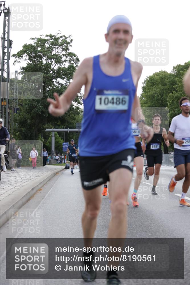 29.06.2025 - hella hamburg halbmarathon Jannik Wohlers http://msf.ph/oto/8190561 29.06.2025 09:44:43 Lombardsbrücke 1827, 2746, 3201, 5269, 6619, 6781, 10486, 10848, 11169, 12049, 12595, 12900, 13838, 14140, 14164, 14289, 15883, 16157, 16508, 16713, 16818, 17428, 17488, 18737, 18837, 18871, 18874, 19142 meine-sportfotos.de