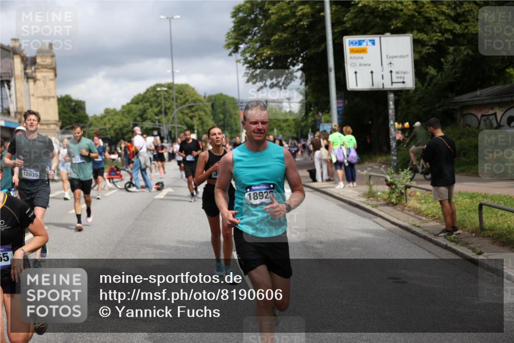 29.06.2025 - hella hamburg halbmarathon Yannick Fuchs http://msf.ph/oto/8190606 29.06.2025 10:43:55 20KM 2516, 2878, 2937, 3414, 3543, 3562, 3692, 4832, 5447, 5978, 6115, 6125, 6282, 7100, 7332, 7657, 8437, 8454, 8576, 8689, 8813, 8921, 9200, 9491, 9551, 9597, 9723, 9924, 9965, 10189, 11339, 11819, 11975, 12035, 12203, 12271, 13159, 13225, 13690, 13976, 14526, 14794, 14838, 15519, 15620, 15966, 16403, 16653, 16738, 16843, 16877, 16891, 17001, 17282, 17753, 17908, 18058, 18350, 18926, 18960, 19109 meine-sportfotos.de