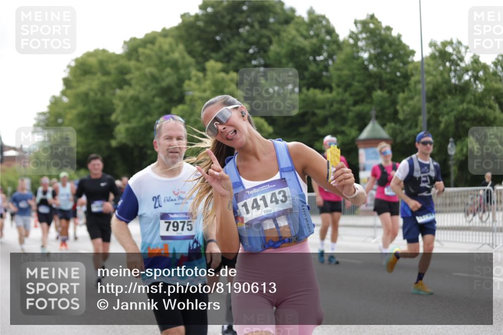 29.06.2025 - hella hamburg halbmarathon Jannik Wohlers http://msf.ph/oto/8190613 29.06.2025 10:24:06 Lombardsbrücke 1064, 1352, 1395, 2132, 2280, 2477, 2944, 3053, 3132, 3421, 3786, 4111, 4162, 4221, 4464, 4719, 5138, 5829, 5830, 6478, 6524, 6526, 6570, 7528, 7975, 8167, 8297, 9063, 11651, 12070, 12303, 13111, 13113, 13380, 13573, 13638, 13711, 14143, 15796, 15975, 18077, 18105, 19080 meine-sportfotos.de