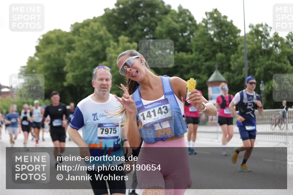 29.06.2025 - hella hamburg halbmarathon Jannik Wohlers http://msf.ph/oto/8190654 29.06.2025 10:24:06 Lombardsbrücke 1064, 1352, 1395, 2132, 2280, 2477, 2944, 3053, 3132, 3421, 3786, 4111, 4162, 4221, 4464, 4719, 5138, 5829, 5830, 6478, 6524, 6526, 6570, 7528, 7975, 8167, 8297, 9063, 11651, 12070, 12303, 13111, 13113, 13380, 13573, 13638, 13711, 14143, 15796, 15975, 18077, 18105, 19080 meine-sportfotos.de