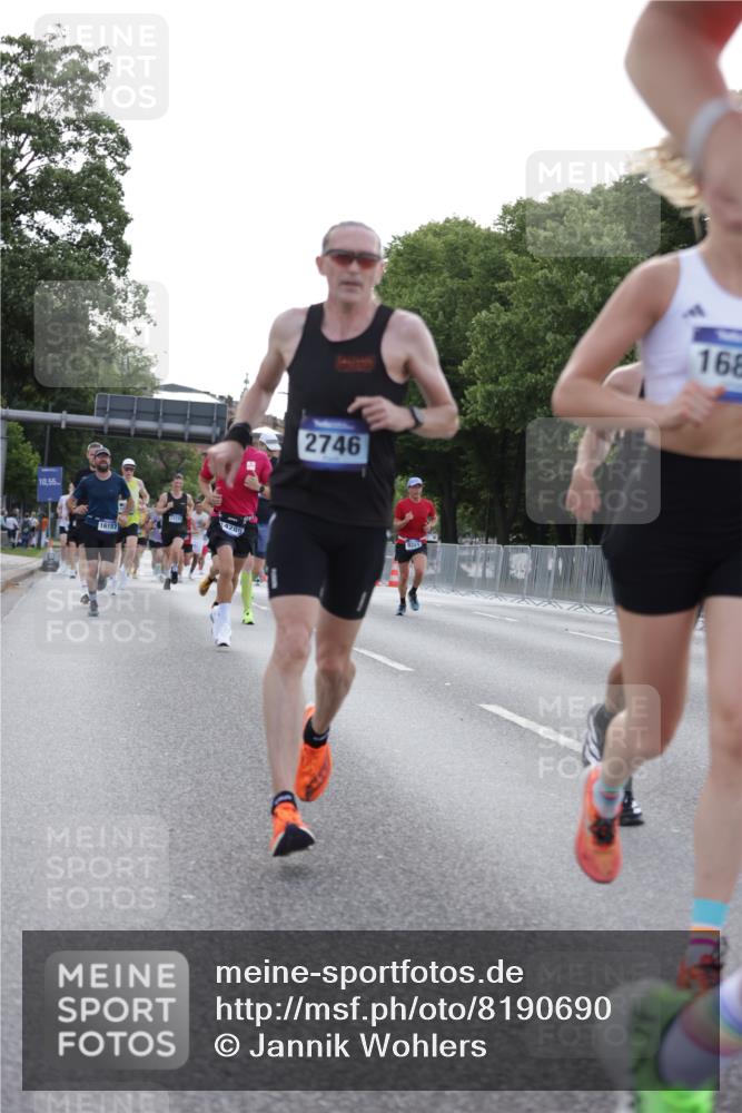 29.06.2025 - hella hamburg halbmarathon Jannik Wohlers http://msf.ph/oto/8190690 29.06.2025 09:44:45 Lombardsbrücke 1758, 1827, 2746, 3201, 5269, 6619, 6781, 9381, 10486, 10848, 11169, 12049, 12595, 12900, 14140, 14164, 14289, 15672, 15883, 16157, 16711, 16713, 16818, 17374, 17428, 17488, 18737, 18837, 18871, 18874, 19142 meine-sportfotos.de