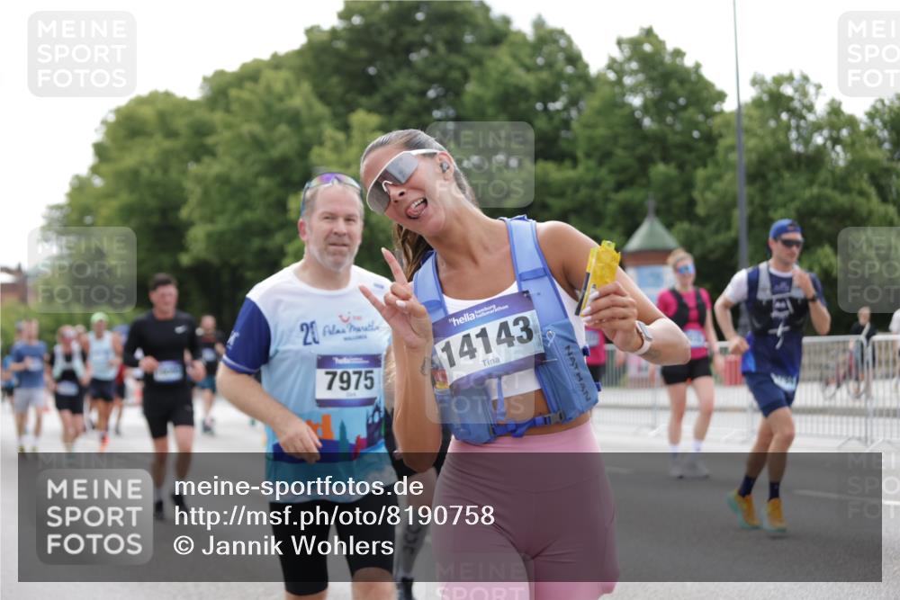 29.06.2025 - hella hamburg halbmarathon Jannik Wohlers http://msf.ph/oto/8190758 29.06.2025 10:24:06 Lombardsbrücke 1064, 1352, 1395, 2132, 2280, 2477, 2944, 3053, 3132, 3421, 3786, 4111, 4162, 4221, 4464, 4719, 5138, 5829, 5830, 6478, 6524, 6526, 6570, 7528, 7975, 8167, 8297, 9063, 11651, 12070, 12303, 13111, 13113, 13380, 13573, 13638, 13711, 14143, 15796, 15975, 18077, 18105, 19080 meine-sportfotos.de