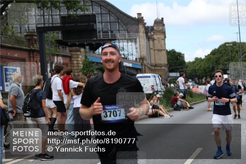 29.06.2025 - hella hamburg halbmarathon Yannick Fuchs http://msf.ph/oto/8190777 29.06.2025 11:21:52 20KM 1836, 2294, 2489, 3424, 3707, 3728, 3822, 4164, 4597, 4807, 4924, 5625, 6307, 6578, 6620, 6724, 7013, 7228, 7295, 8083, 8538, 8738, 9078, 9598, 9603, 10013, 10240, 10354, 10435, 10907, 11269, 11859, 12216, 12319, 12663, 12710, 13418, 14118, 14216, 14347, 14770, 15024, 15471, 15660, 16251, 16381, 16886, 17103, 17224, 17513, 17944 meine-sportfotos.de