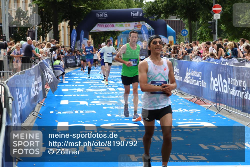 29.06.2025 - hella hamburg halbmarathon Zöllner http://msf.ph/oto/8190792 29.06.2025 10:34:24 Ziel 1002, 1080, 3005, 5550, 9686, 14784, 16417 meine-sportfotos.de