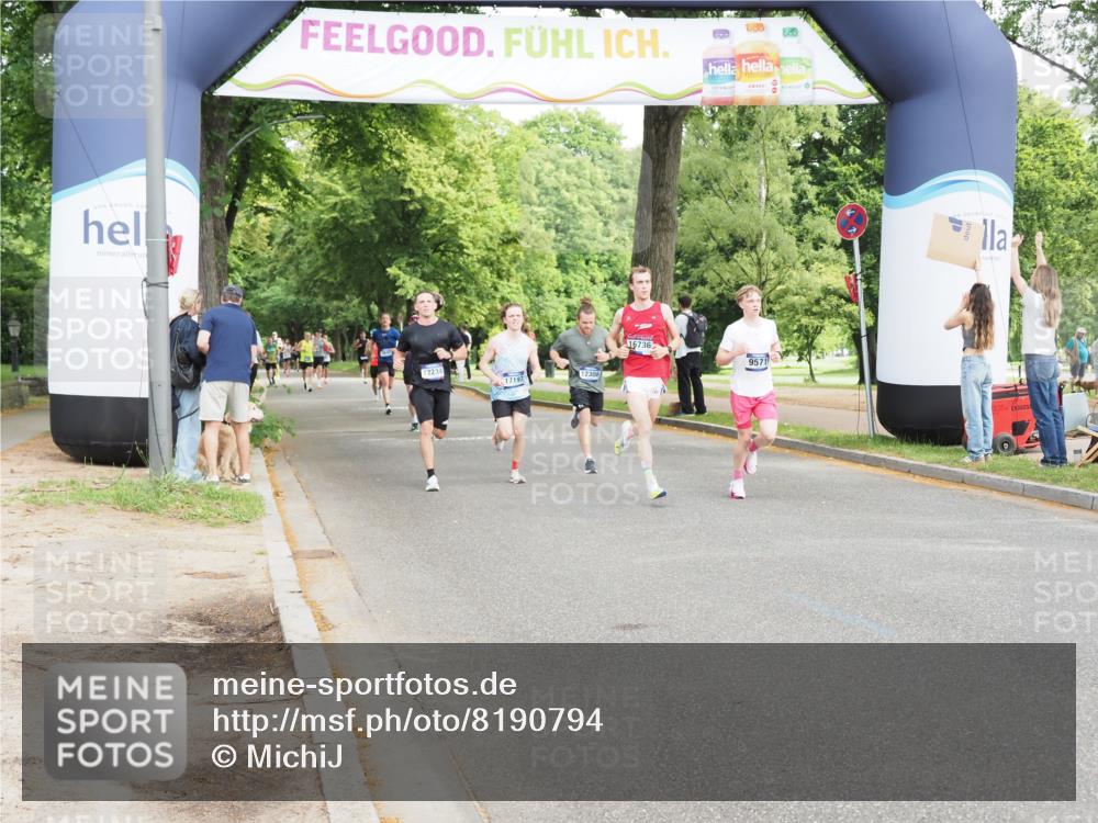 29.06.2025 - hella hamburg halbmarathon MichiJ http://msf.ph/oto/8190794 29.06.2025 10:19:40 Zwischen KM18-KM19 7186, 9571, 10173, 16713, 16736, 17197 meine-sportfotos.de