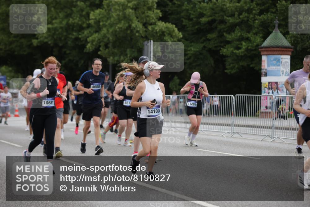 29.06.2025 - hella hamburg halbmarathon Jannik Wohlers http://msf.ph/oto/8190827 29.06.2025 11:12:56 Lombardsbrücke 1848, 2247, 3317, 3561, 4158, 4214, 4675, 4688, 5330, 5335, 6398, 7343, 7568, 7574, 7719, 7806, 8424, 8426, 8510, 8634, 8742, 8785, 8874, 9399, 9421, 9669, 10588, 10681, 10765, 10839, 10948, 11289, 11503, 11693, 11723, 12225, 12863, 14768, 14954, 15335, 15711, 15814, 16812, 17235, 19123 meine-sportfotos.de