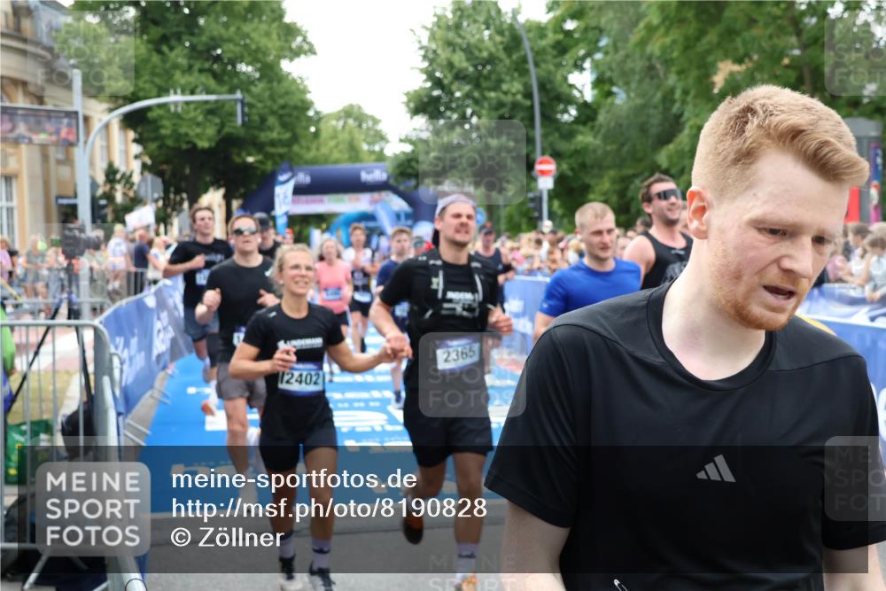 29.06.2025 - hella hamburg halbmarathon Zöllner http://msf.ph/oto/8190828 29.06.2025 10:44:43 Ziel 1782, 2365, 2402, 4991, 5476, 6490, 6495, 10669, 12711, 14351, 14798, 14816, 15185, 15233, 16224, 17251, 18107, 18437, 18464, 18539, 18560, 18868, 19206 meine-sportfotos.de