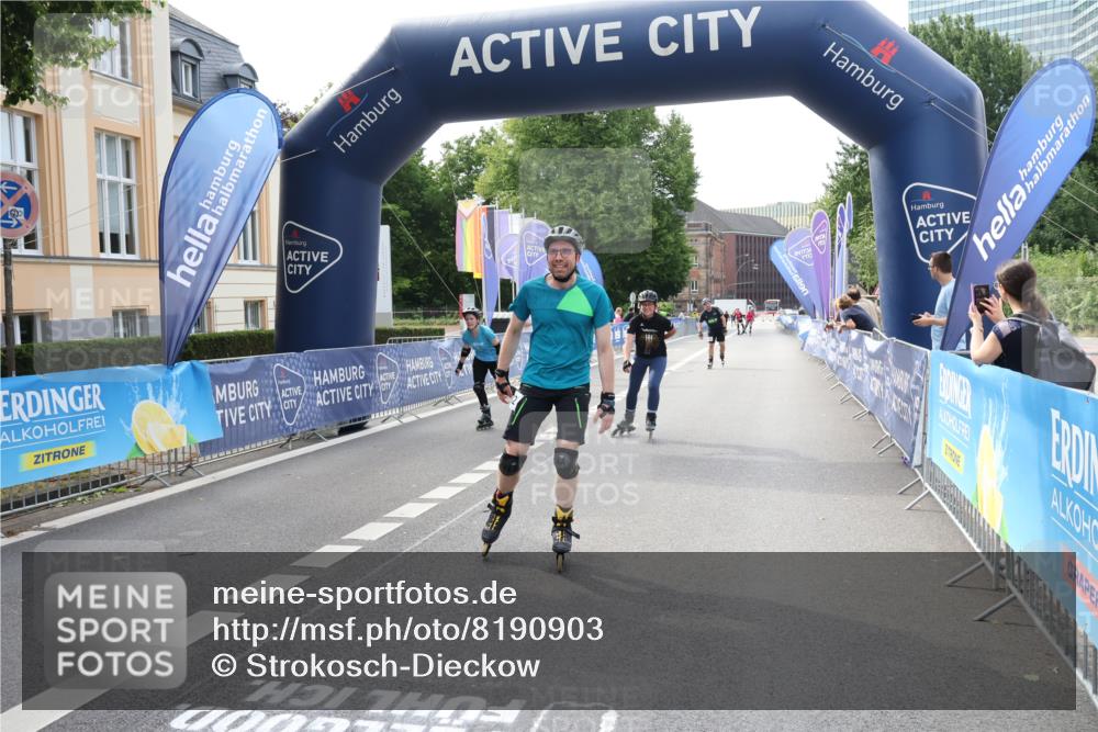 29.06.2025 - hella hamburg halbmarathon Strokosch-Dieckow http://msf.ph/oto/8190903 29.06.2025 09:31:40 Ziel 20008, 20021, 20029, 20060, 20062, 20183, 20260, 20363 meine-sportfotos.de