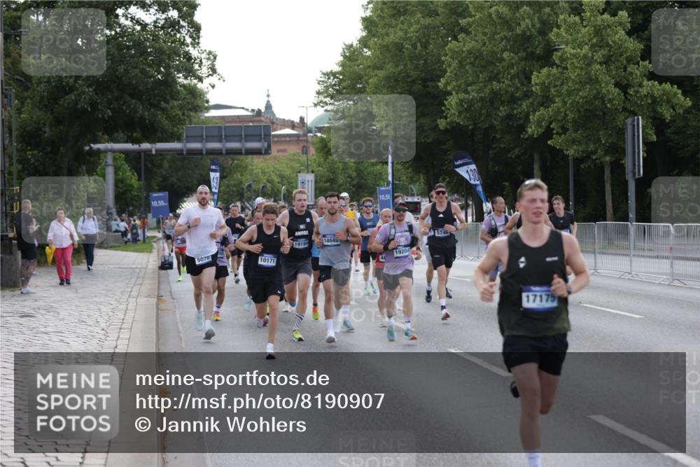 29.06.2025 - hella hamburg halbmarathon Jannik Wohlers http://msf.ph/oto/8190907 29.06.2025 09:44:51 Lombardsbrücke 1758, 1990, 2746, 3043, 4050, 5070, 5328, 5746, 6781, 7272, 7651, 7723, 8209, 8883, 9137, 9381, 10171, 10486, 11169, 11413, 12049, 12595, 12900, 14140, 14289, 15621, 15672, 15883, 16157, 16711, 16713, 16818, 17175, 17374, 17428, 18102, 18692, 18737, 18837, 18871, 19142, 19194, 19202, 19203, 19204 meine-sportfotos.de