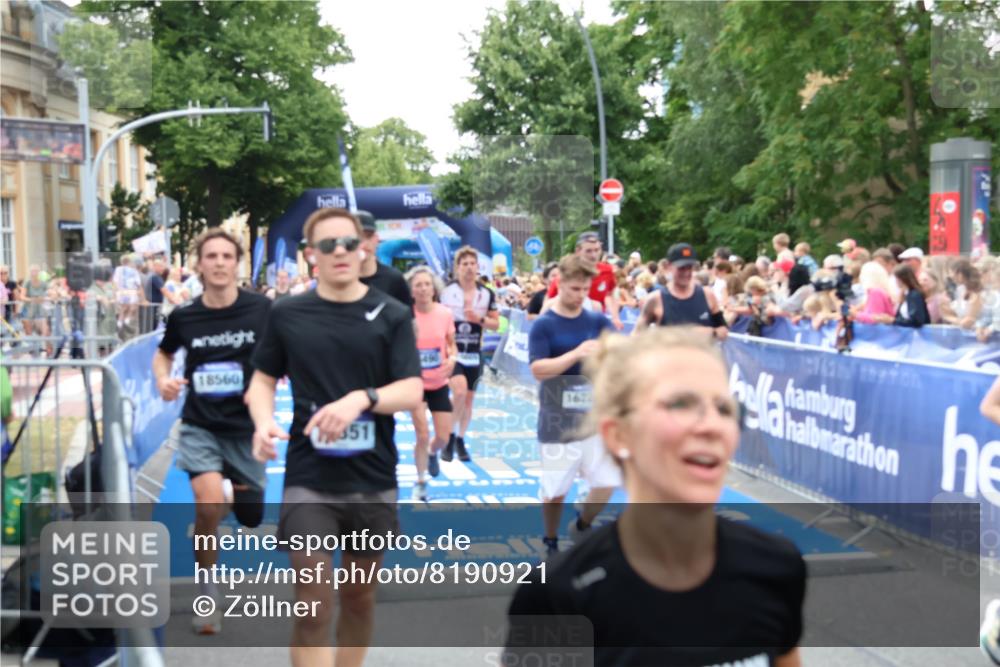 29.06.2025 - hella hamburg halbmarathon Zöllner http://msf.ph/oto/8190921 29.06.2025 10:44:45 Ziel 1782, 2970, 4270, 4991, 6490, 10669, 14816, 15185, 15233, 16224, 17251, 18107, 18437, 18464, 18560, 18868, 19206 meine-sportfotos.de
