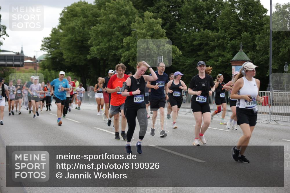 29.06.2025 - hella hamburg halbmarathon Jannik Wohlers http://msf.ph/oto/8190926 29.06.2025 11:12:57 Lombardsbrücke 1848, 2247, 3317, 3561, 4158, 4214, 4675, 4688, 5330, 5335, 6398, 7343, 7568, 7574, 7719, 7806, 8396, 8424, 8426, 8510, 8634, 8742, 8785, 8874, 9399, 9421, 9669, 10588, 10681, 10765, 10839, 10909, 10948, 11289, 11503, 11693, 11723, 12225, 12863, 14768, 14954, 15711, 15814, 16812, 17235, 19123 meine-sportfotos.de