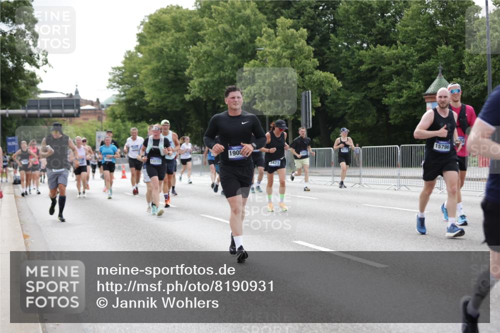 29.06.2025 - hella hamburg halbmarathon Jannik Wohlers http://msf.ph/oto/8190931 29.06.2025 10:24:07 Lombardsbrücke 1064, 1352, 1395, 2132, 2280, 2477, 2944, 3053, 3113, 3132, 3421, 3786, 4111, 4162, 4221, 4464, 5138, 5829, 5830, 6261, 6478, 6524, 6526, 6570, 7528, 7975, 9063, 10907, 11651, 12070, 12303, 13111, 13113, 13380, 13573, 13638, 14143, 15796, 15975, 18077, 18105, 19080 meine-sportfotos.de