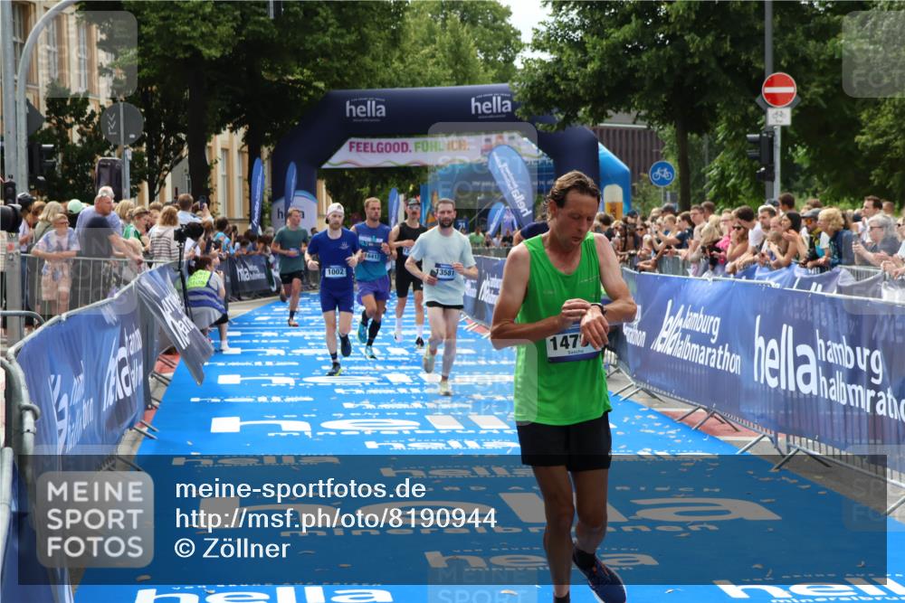 29.06.2025 - hella hamburg halbmarathon Zöllner http://msf.ph/oto/8190944 29.06.2025 10:34:25 Ziel 1002, 5550, 9686, 14784, 16417, 18099 meine-sportfotos.de