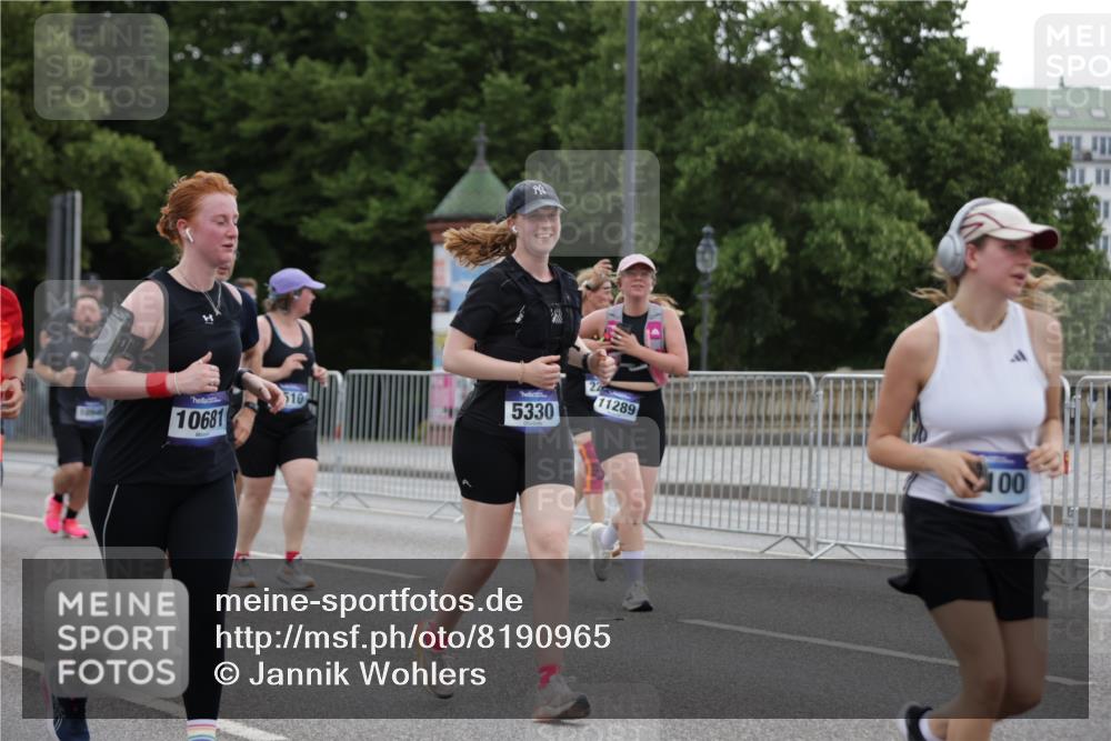 29.06.2025 - hella hamburg halbmarathon Jannik Wohlers http://msf.ph/oto/8190965 29.06.2025 11:12:58 Lombardsbrücke 1848, 2247, 3317, 3561, 4158, 4214, 4675, 4688, 5330, 5335, 6398, 7343, 7568, 7574, 7719, 7806, 8396, 8424, 8426, 8510, 8630, 8634, 8742, 8785, 8874, 9399, 9421, 9669, 10588, 10681, 10765, 10839, 10909, 10948, 11289, 11693, 11723, 12225, 12863, 14768, 14954, 15711, 15814, 16812, 17235, 19123 meine-sportfotos.de