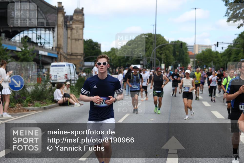 29.06.2025 - hella hamburg halbmarathon Yannick Fuchs http://msf.ph/oto/8190966 29.06.2025 11:21:53 20KM 1836, 2294, 2489, 2831, 2832, 3424, 3707, 3728, 3822, 4164, 4289, 4597, 4807, 4924, 5625, 6307, 6578, 6620, 6724, 7013, 7295, 8083, 8538, 8738, 9078, 9598, 9603, 10013, 10240, 10354, 10435, 10907, 11269, 11859, 12216, 12319, 12663, 12710, 13418, 14118, 14347, 14770, 15024, 16251, 16381, 16886, 17224, 17495, 17513, 17944 meine-sportfotos.de