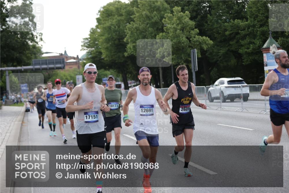29.06.2025 - hella hamburg halbmarathon Jannik Wohlers http://msf.ph/oto/8190968 29.06.2025 09:45:08 Lombardsbrücke 57, 1707, 1990, 2689, 3043, 4050, 4129, 4679, 4698, 4749, 5070, 5328, 5746, 5826, 6358, 7272, 7389, 7481, 7651, 7723, 8190, 8209, 8883, 9137, 9571, 9634, 10017, 10171, 10876, 11120, 11413, 11857, 12234, 12308, 12691, 12988, 13066, 13618, 14028, 14395, 14466, 14784, 15621, 15826, 15887, 16712, 17151, 17802, 18099, 18102, 18177, 18692, 19194, 19202, 19203, 19204 meine-sportfotos.de