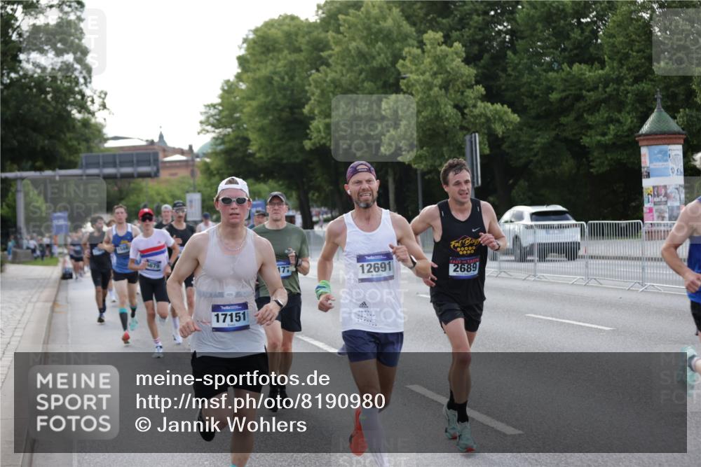 29.06.2025 - hella hamburg halbmarathon Jannik Wohlers http://msf.ph/oto/8190980 29.06.2025 09:45:08 Lombardsbrücke 57, 1707, 1990, 2689, 3043, 4050, 4129, 4679, 4698, 4749, 5070, 5328, 5746, 5826, 6358, 7272, 7389, 7481, 7651, 7723, 8190, 8209, 8883, 9137, 9571, 9634, 10017, 10171, 10876, 11120, 11413, 11857, 12234, 12308, 12691, 12988, 13066, 13618, 14028, 14395, 14466, 14784, 15621, 15826, 15887, 16712, 17151, 17802, 18099, 18102, 18177, 18692, 19194, 19202, 19203, 19204 meine-sportfotos.de