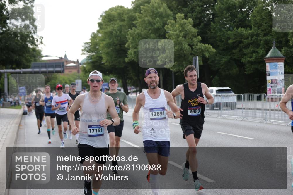 29.06.2025 - hella hamburg halbmarathon Jannik Wohlers http://msf.ph/oto/8190988 29.06.2025 09:45:08 Lombardsbrücke 57, 1707, 1990, 2689, 3043, 4050, 4129, 4679, 4698, 4749, 5070, 5328, 5746, 5826, 6358, 7272, 7389, 7481, 7651, 7723, 8190, 8209, 8883, 9137, 9571, 9634, 10017, 10171, 10876, 11120, 11413, 11857, 12234, 12308, 12691, 12988, 13066, 13618, 14028, 14395, 14466, 14784, 15621, 15826, 15887, 16712, 17151, 17802, 18099, 18102, 18177, 18692, 19194, 19202, 19203, 19204 meine-sportfotos.de