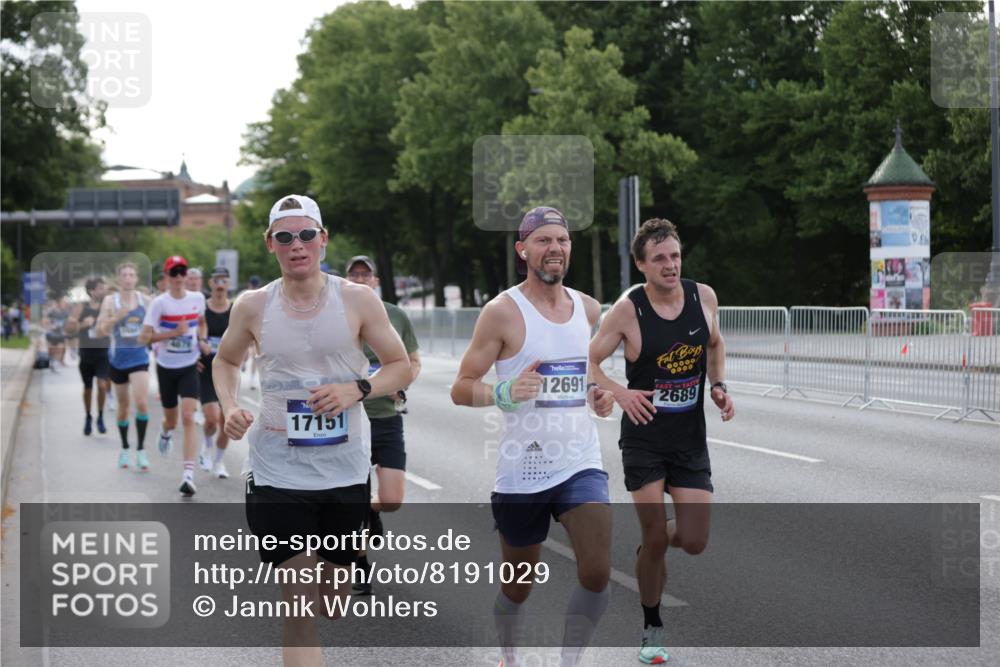 29.06.2025 - hella hamburg halbmarathon Jannik Wohlers http://msf.ph/oto/8191029 29.06.2025 09:45:08 Lombardsbrücke 57, 1707, 1990, 2689, 3043, 4050, 4129, 4679, 4698, 4749, 5070, 5328, 5746, 5826, 6358, 7272, 7389, 7481, 7651, 7723, 8190, 8209, 8883, 9137, 9571, 9634, 10017, 10171, 10876, 11120, 11413, 11857, 12234, 12308, 12691, 12988, 13066, 13618, 14028, 14395, 14466, 14784, 15621, 15826, 15887, 16712, 17151, 17802, 18099, 18102, 18177, 18692, 19194, 19202, 19203, 19204 meine-sportfotos.de