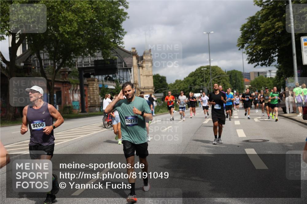 29.06.2025 - hella hamburg halbmarathon Yannick Fuchs http://msf.ph/oto/8191049 29.06.2025 10:43:57 20KM 2516, 2788, 2878, 3414, 3543, 3562, 3692, 4247, 5447, 5978, 6115, 6125, 6282, 7100, 7332, 7657, 8437, 8454, 8576, 8689, 8813, 8921, 9200, 9491, 9551, 9597, 9723, 9965, 10189, 10480, 11339, 11975, 12035, 12203, 12271, 12733, 13159, 13225, 13463, 13690, 13976, 14562, 14794, 14838, 15519, 15620, 15966, 16403, 16653, 16738, 16843, 16877, 16891, 17001, 17282, 17753, 17908, 18350, 18926, 18960, 19109 meine-sportfotos.de