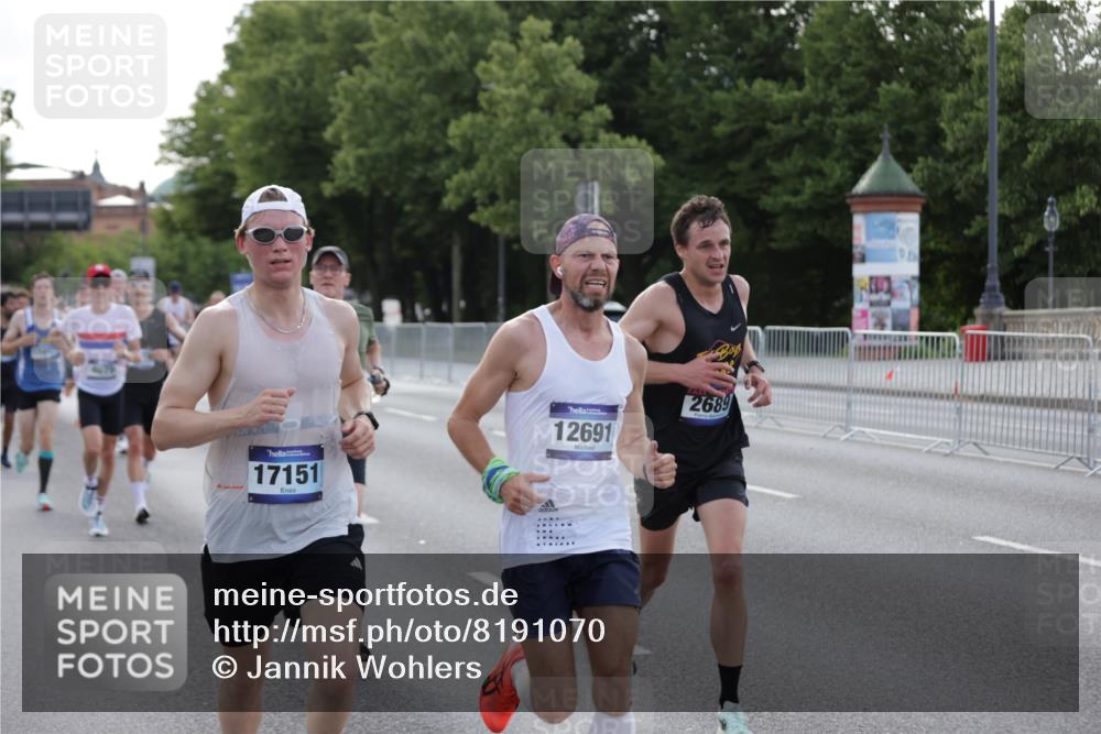 29.06.2025 - hella hamburg halbmarathon Jannik Wohlers http://msf.ph/oto/8191070 29.06.2025 09:45:08 Lombardsbrücke 57, 1707, 1990, 2689, 3043, 4050, 4129, 4679, 4698, 4749, 5070, 5328, 5746, 5826, 6358, 7272, 7389, 7481, 7651, 7723, 8190, 8209, 8883, 9137, 9571, 9634, 10017, 10171, 10876, 11120, 11413, 11857, 12234, 12308, 12691, 12988, 13066, 13618, 14028, 14395, 14466, 14784, 15621, 15826, 15887, 16712, 17151, 17802, 18099, 18102, 18177, 18692, 19194, 19202, 19203, 19204 meine-sportfotos.de