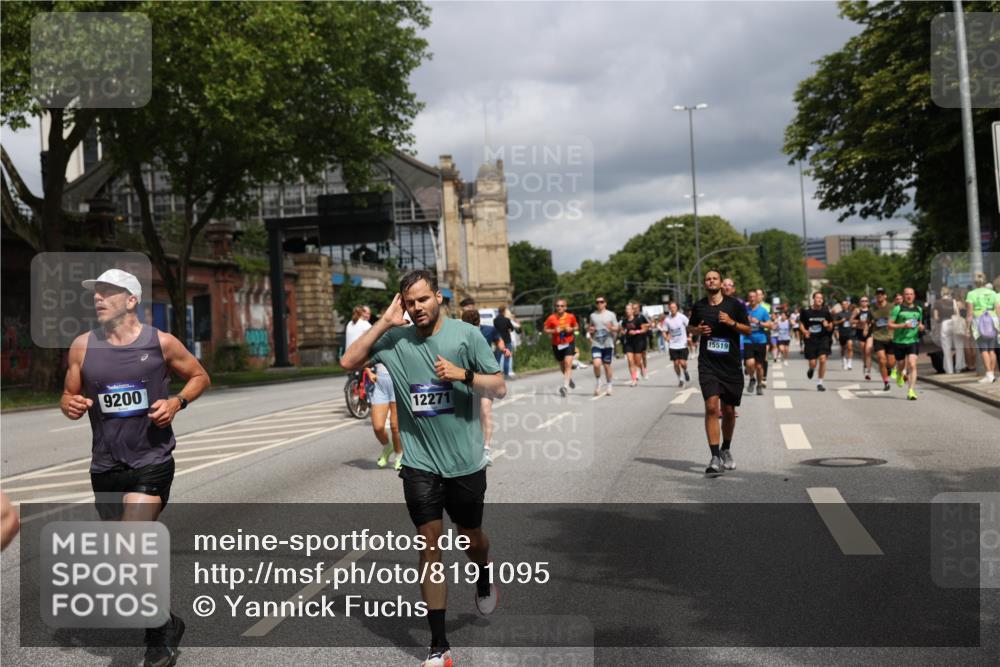 29.06.2025 - hella hamburg halbmarathon Yannick Fuchs http://msf.ph/oto/8191095 29.06.2025 10:43:57 20KM 2516, 2788, 2878, 3414, 3543, 3562, 3692, 4247, 5447, 5978, 6115, 6125, 6282, 7100, 7332, 7657, 8437, 8454, 8576, 8689, 8813, 8921, 9200, 9491, 9551, 9597, 9723, 9965, 10189, 10480, 11339, 11975, 12035, 12203, 12271, 12733, 13159, 13225, 13463, 13690, 13976, 14562, 14794, 14838, 15519, 15620, 15966, 16403, 16653, 16738, 16843, 16877, 16891, 17001, 17282, 17753, 17908, 18350, 18926, 18960, 19109 meine-sportfotos.de