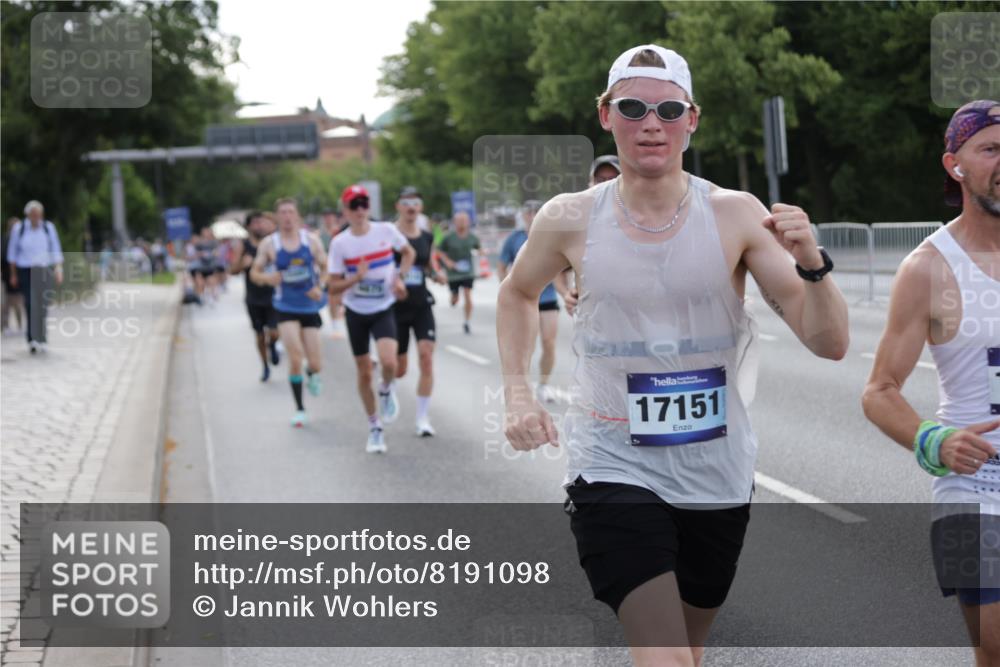 29.06.2025 - hella hamburg halbmarathon Jannik Wohlers http://msf.ph/oto/8191098 29.06.2025 09:45:09 Lombardsbrücke 57, 1707, 1990, 2689, 3043, 4050, 4129, 4679, 4698, 4749, 5070, 5328, 5746, 5826, 6358, 7272, 7389, 7481, 7651, 7723, 8190, 8209, 8883, 9137, 9571, 9634, 10017, 10171, 10876, 11120, 11413, 11857, 12234, 12308, 12691, 12988, 13066, 13618, 14028, 14395, 14466, 14784, 15621, 15826, 15887, 16712, 17151, 17191, 17197, 17802, 18099, 18102, 18177, 18692, 19194, 19202, 19203, 19204 meine-sportfotos.de