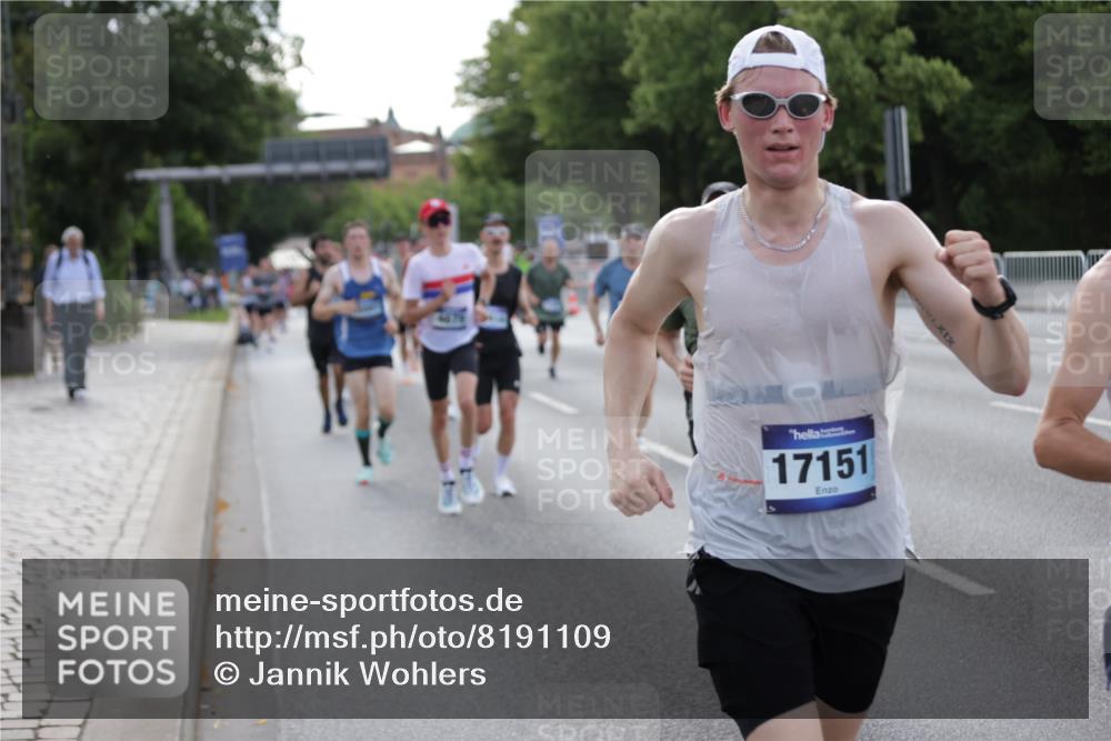 29.06.2025 - hella hamburg halbmarathon Jannik Wohlers http://msf.ph/oto/8191109 29.06.2025 09:45:09 Lombardsbrücke 57, 1707, 1990, 2689, 3043, 4050, 4129, 4679, 4698, 4749, 5070, 5328, 5746, 5826, 6358, 7272, 7389, 7481, 7651, 7723, 8190, 8209, 8883, 9137, 9571, 9634, 10017, 10171, 10876, 11120, 11413, 11857, 12234, 12308, 12691, 12988, 13066, 13618, 14028, 14395, 14466, 14784, 15621, 15826, 15887, 16712, 17151, 17191, 17197, 17802, 18099, 18102, 18177, 18692, 19194, 19202, 19203, 19204 meine-sportfotos.de