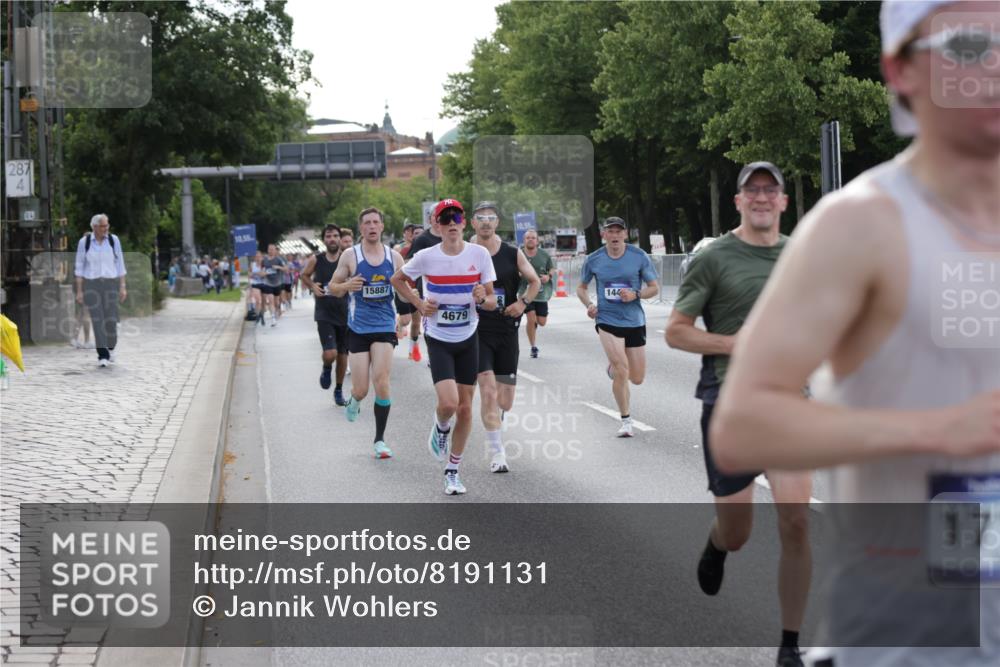 29.06.2025 - hella hamburg halbmarathon Jannik Wohlers http://msf.ph/oto/8191131 29.06.2025 09:45:09 Lombardsbrücke 57, 1707, 1990, 2689, 3043, 4050, 4129, 4679, 4698, 4749, 5070, 5328, 5746, 5826, 6358, 7272, 7389, 7481, 7651, 7723, 8190, 8209, 8883, 9137, 9571, 9634, 10017, 10171, 10876, 11120, 11413, 11857, 12234, 12308, 12691, 12988, 13066, 13618, 14028, 14395, 14466, 14784, 15621, 15826, 15887, 16712, 17151, 17191, 17197, 17802, 18099, 18102, 18177, 18692, 19194, 19202, 19203, 19204 meine-sportfotos.de
