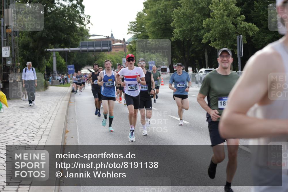 29.06.2025 - hella hamburg halbmarathon Jannik Wohlers http://msf.ph/oto/8191138 29.06.2025 09:45:09 Lombardsbrücke 57, 1707, 1990, 2689, 3043, 4050, 4129, 4679, 4698, 4749, 5070, 5328, 5746, 5826, 6358, 7272, 7389, 7481, 7651, 7723, 8190, 8209, 8883, 9137, 9571, 9634, 10017, 10171, 10876, 11120, 11413, 11857, 12234, 12308, 12691, 12988, 13066, 13618, 14028, 14395, 14466, 14784, 15621, 15826, 15887, 16712, 17151, 17191, 17197, 17802, 18099, 18102, 18177, 18692, 19194, 19202, 19203, 19204 meine-sportfotos.de
