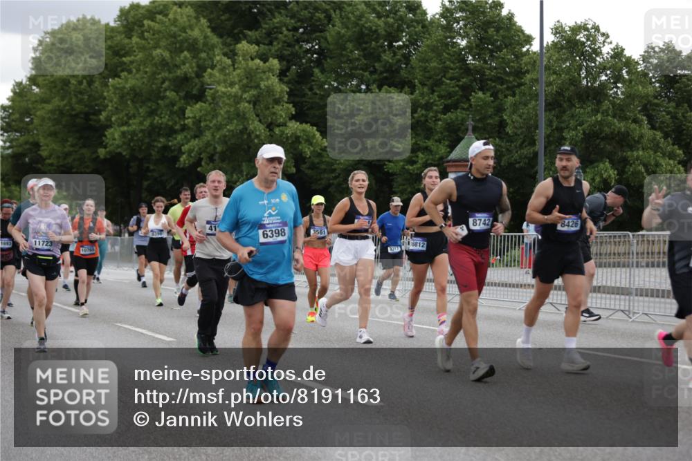 29.06.2025 - hella hamburg halbmarathon Jannik Wohlers http://msf.ph/oto/8191163 29.06.2025 11:13:02 Lombardsbrücke 2093, 2247, 2847, 3317, 3561, 4158, 4214, 4675, 4688, 5330, 5335, 6398, 6505, 7343, 7719, 7806, 8396, 8424, 8426, 8510, 8630, 8634, 8742, 8785, 8874, 8961, 9421, 10588, 10681, 10765, 10839, 10909, 10948, 11289, 11693, 11723, 11964, 12225, 12804, 12805, 12863, 14220, 14254, 14768, 14781, 14954, 14984, 15711, 15814, 16812, 17235 meine-sportfotos.de