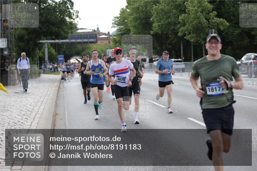 29.06.2025 - hella hamburg halbmarathon Jannik Wohlers http://msf.ph/oto/8191183 29.06.2025 09:45:09 Lombardsbrücke 57, 1707, 1990, 2689, 3043, 4050, 4129, 4679, 4698, 4749, 5070, 5328, 5746, 5826, 6358, 7272, 7389, 7481, 7651, 7723, 8190, 8209, 8883, 9137, 9571, 9634, 10017, 10171, 10876, 11120, 11413, 11857, 12234, 12308, 12691, 12988, 13066, 13618, 14028, 14395, 14466, 14784, 15621, 15826, 15887, 16712, 17151, 17191, 17197, 17802, 18099, 18102, 18177, 18692, 19194, 19202, 19203, 19204 meine-sportfotos.de