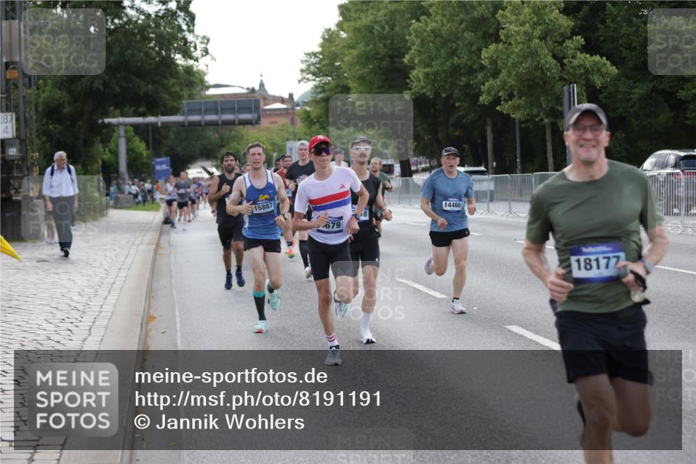 29.06.2025 - hella hamburg halbmarathon Jannik Wohlers http://msf.ph/oto/8191191 29.06.2025 09:45:09 Lombardsbrücke 57, 1707, 1990, 2689, 3043, 4050, 4129, 4679, 4698, 4749, 5070, 5328, 5746, 5826, 6358, 7272, 7389, 7481, 7651, 7723, 8190, 8209, 8883, 9137, 9571, 9634, 10017, 10171, 10876, 11120, 11413, 11857, 12234, 12308, 12691, 12988, 13066, 13618, 14028, 14395, 14466, 14784, 15621, 15826, 15887, 16712, 17151, 17191, 17197, 17802, 18099, 18102, 18177, 18692, 19194, 19202, 19203, 19204 meine-sportfotos.de