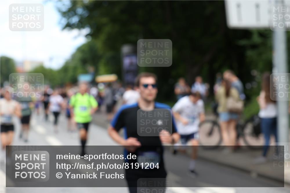 29.06.2025 - hella hamburg halbmarathon Yannick Fuchs http://msf.ph/oto/8191204 29.06.2025 11:21:54 20KM 1836, 2294, 2489, 2831, 2832, 3424, 3707, 3728, 3731, 3822, 4164, 4289, 4597, 4807, 4924, 5625, 6049, 6307, 6578, 6620, 6724, 7013, 7295, 8083, 8538, 8738, 9078, 9598, 9603, 10013, 10240, 10354, 10435, 10907, 11269, 11859, 12216, 12319, 12663, 12710, 13418, 14118, 14347, 14770, 15024, 16251, 16381, 17224, 17495, 17513, 17944 meine-sportfotos.de